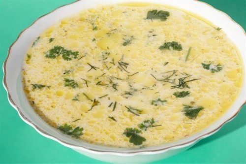 Сырный суп с плавленым сыром и копчеными окорочками