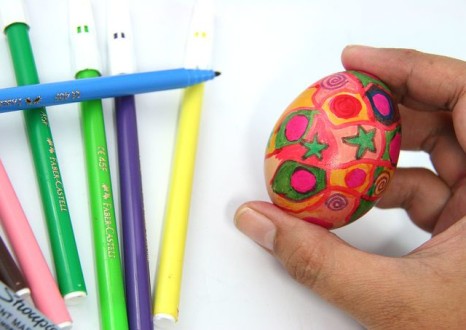 рисунок на яйце маркером