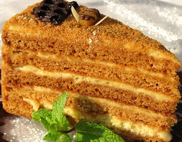Торт медовик, классический рецепт с фото пошагово
