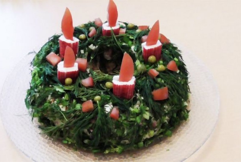 Праздничный салат Рождественский венок