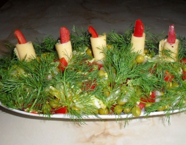 Праздничный салат Рождественская свеча с курицей