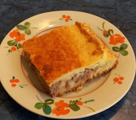 Пирог с мясом и картошкой из дрожжевого теста