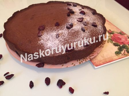 shokoladnyj-pirog-s-vishnej-recept-s-foto-poshagovo-v-duxovke
